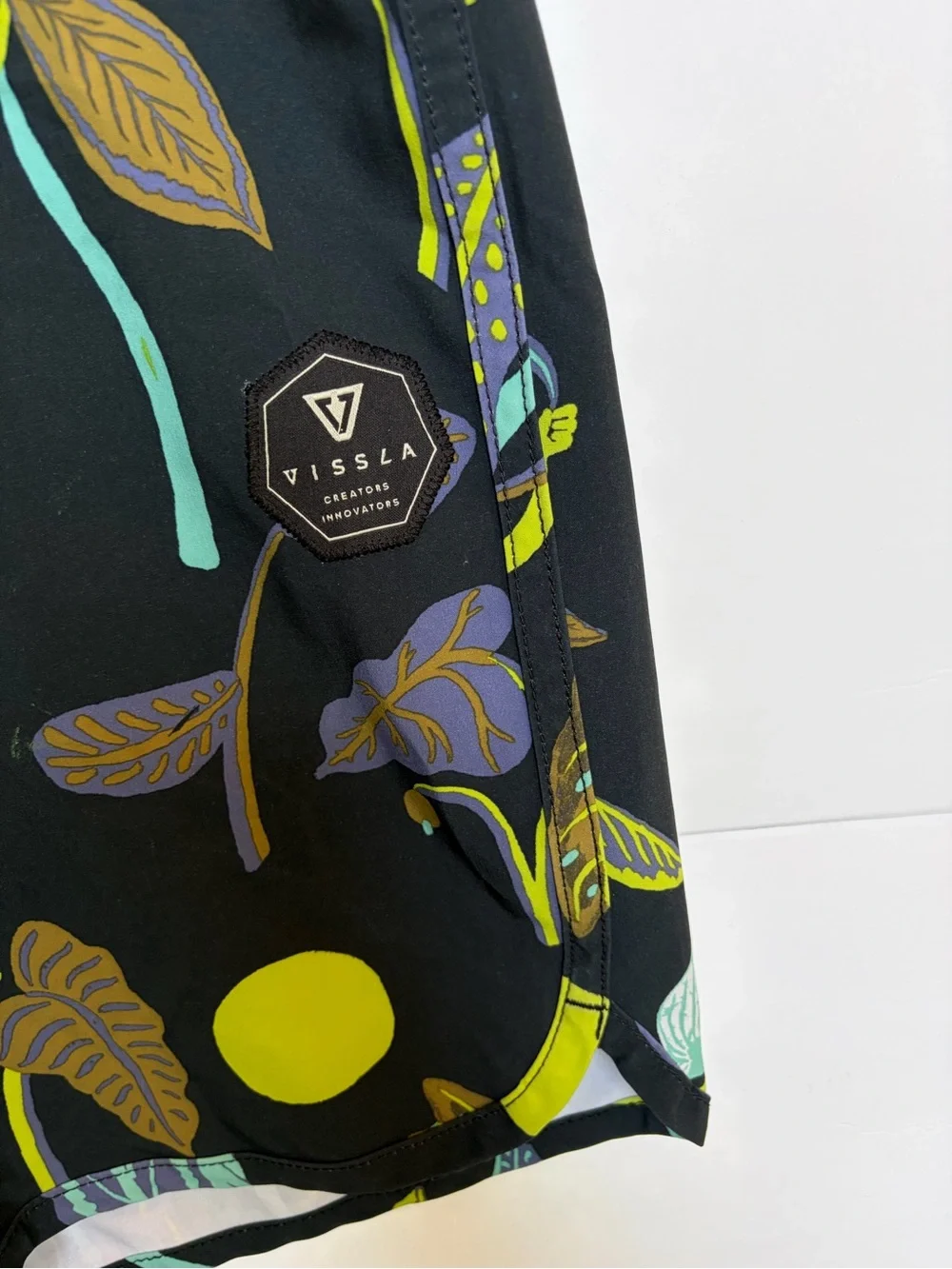 Vissla Men’s 31 Floral Tropical Board Shorts Poly Stretch Quick Dry